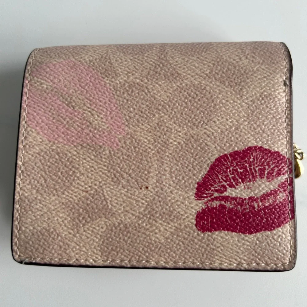Coach Snap Wallet Lips Print Chalk Signature Canvas CZ952 Bifold GOOD